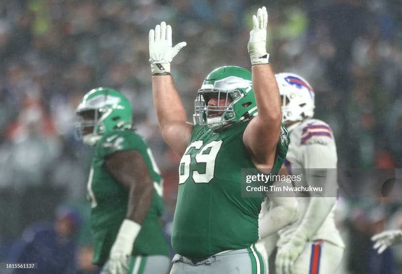 Eagles' Landon Dickerson gives out beers at practice